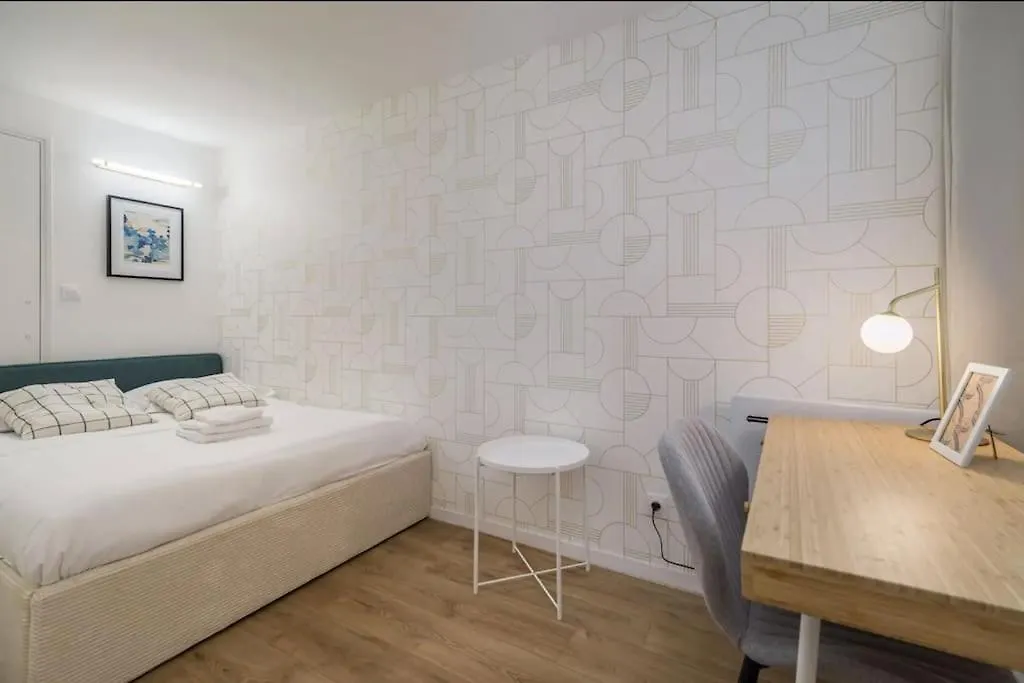 Apartman Spacious In Opera With 3bdr For 6pax